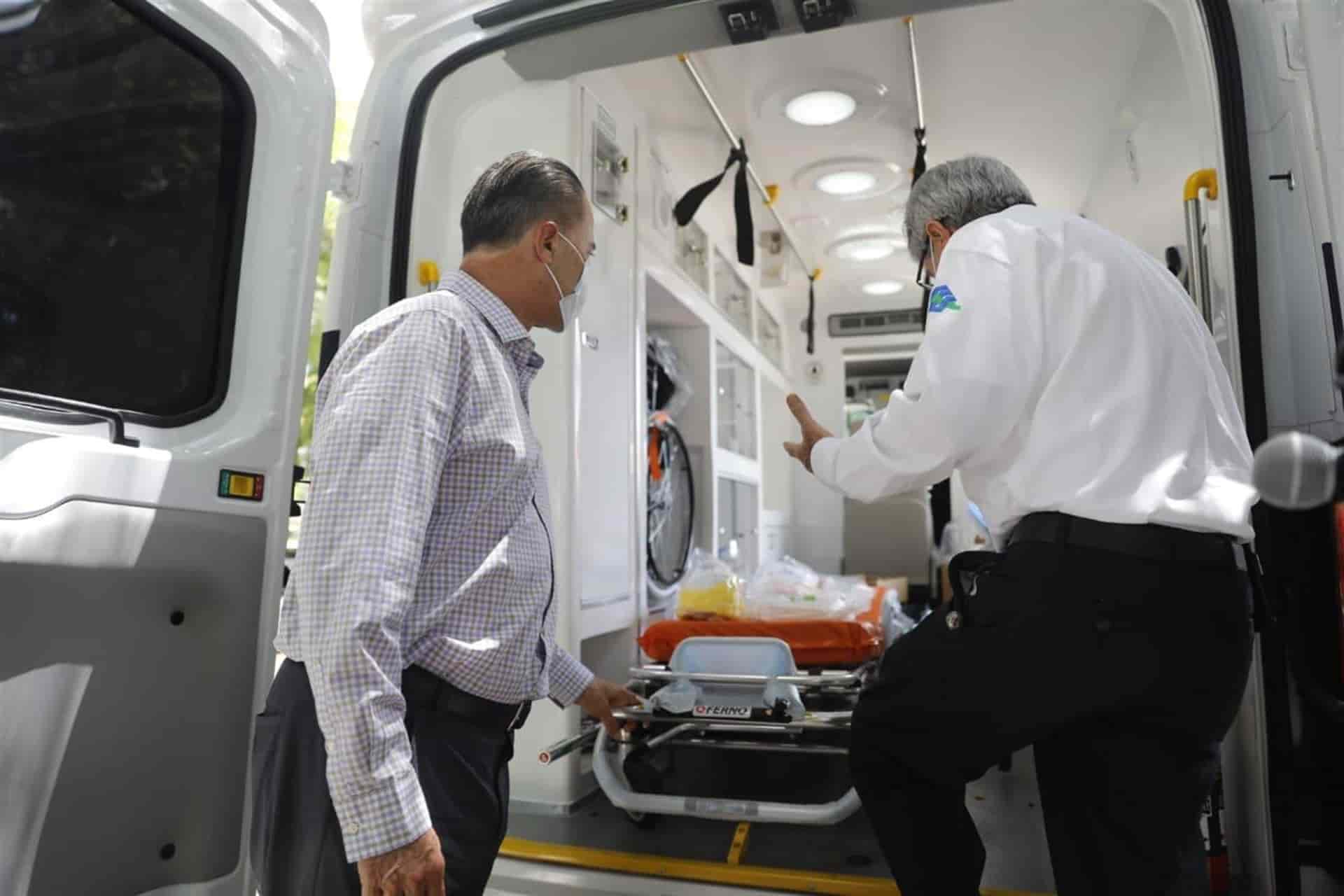 Entregan ocho nuevas ambulancias para el traslado de pacientes Covid-19