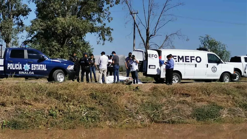 Encuentran persona flotando en canal de Culiacán