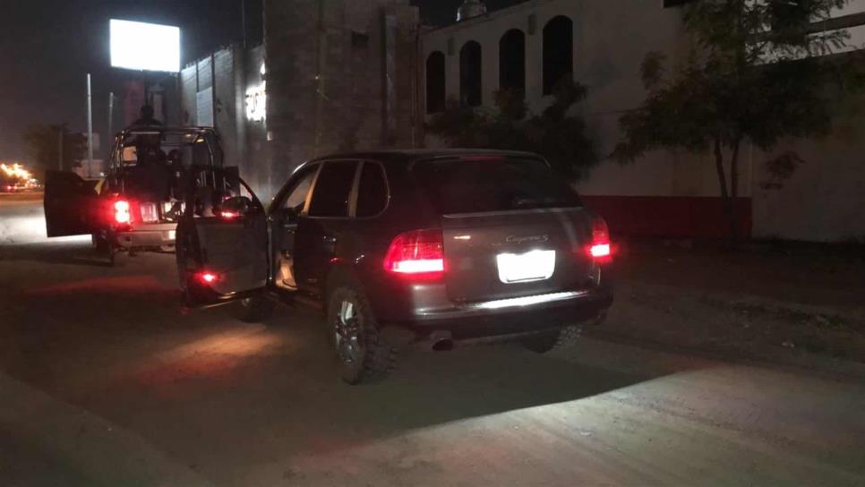 Policías estatales aseguran tres vehículos robados en Culiacán