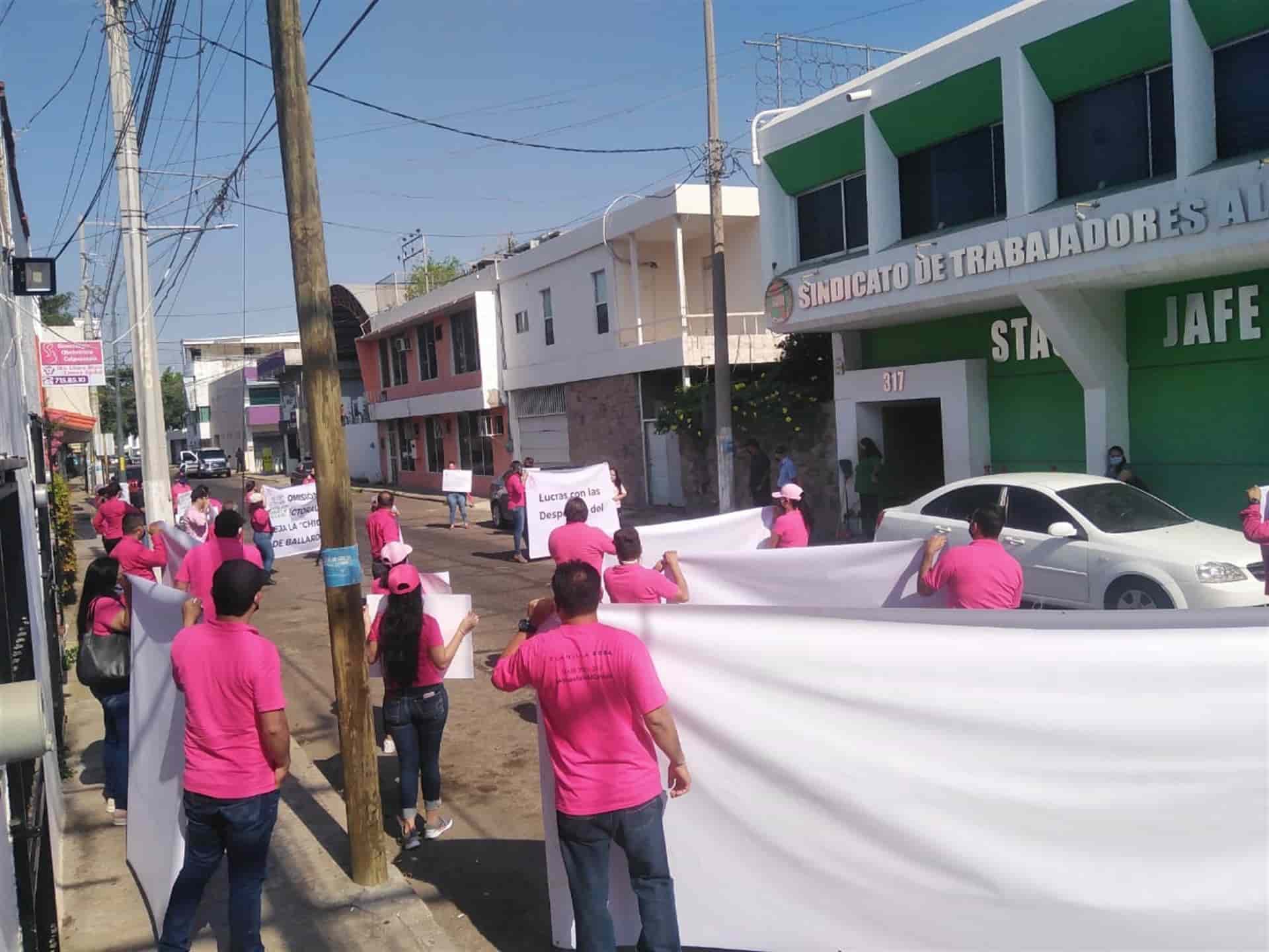 Se manifiestan integrantes de la planilla rosa del STASE en Culiacán