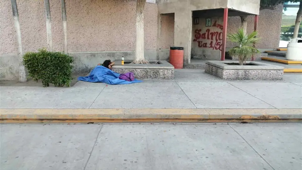 Localizan a persona sin vida afuera del IMSS de Los Mochis