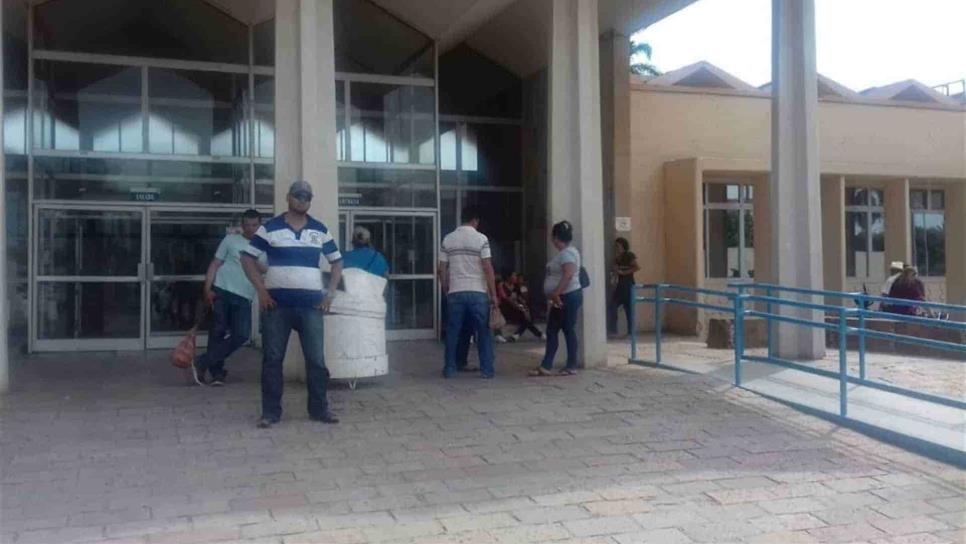 Lesionan a hombre con arma blanca afuera del IMSS en Los Mochis