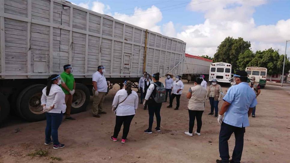 “Ejército Blanco” recorre el Campo 35; entregan kits de higiene