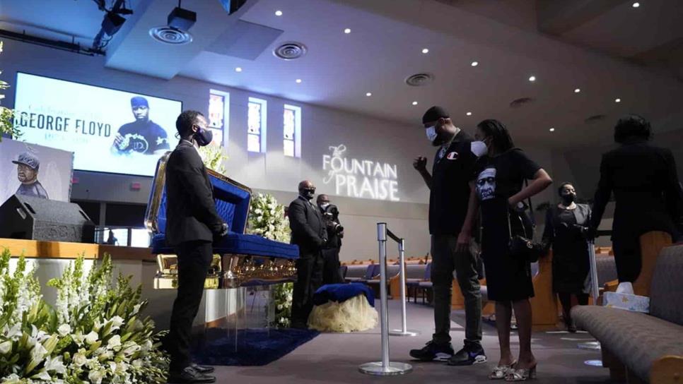 Asisten más de seis mil personas a funeral de George Floyd en Texas