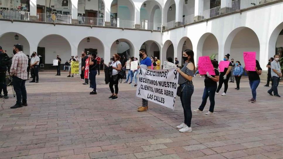 Comerciantes irrumpen Sesión de Cabildo, en Culiacán