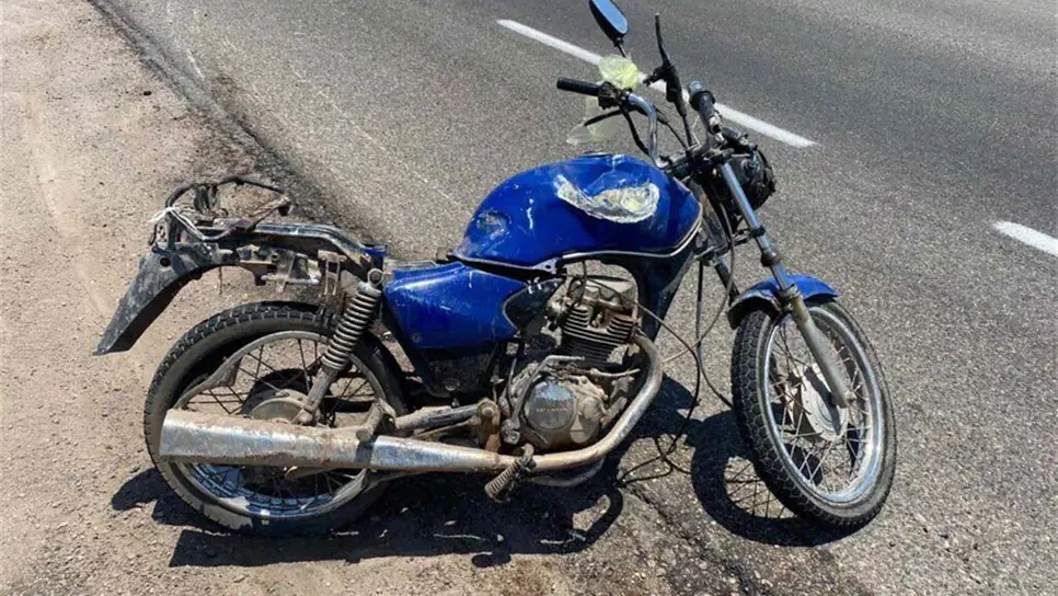 Muere motociclista embestido por camión de valores en Salvador Alvarado