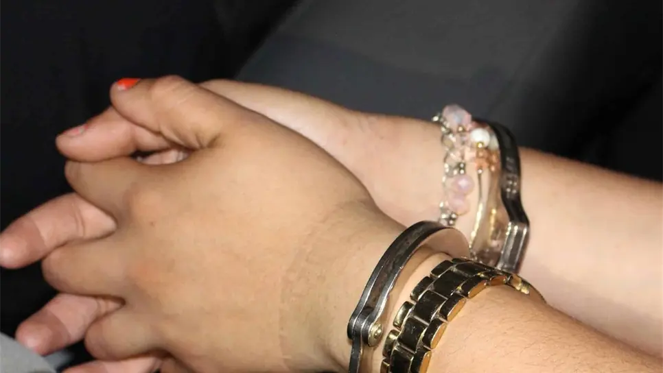 Vinculan a proceso a mujer detenida en autobús con 2.5 kg de cristal