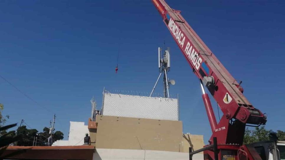 Impiden vecinos trabajos en modernización de antena en Santa Teresa