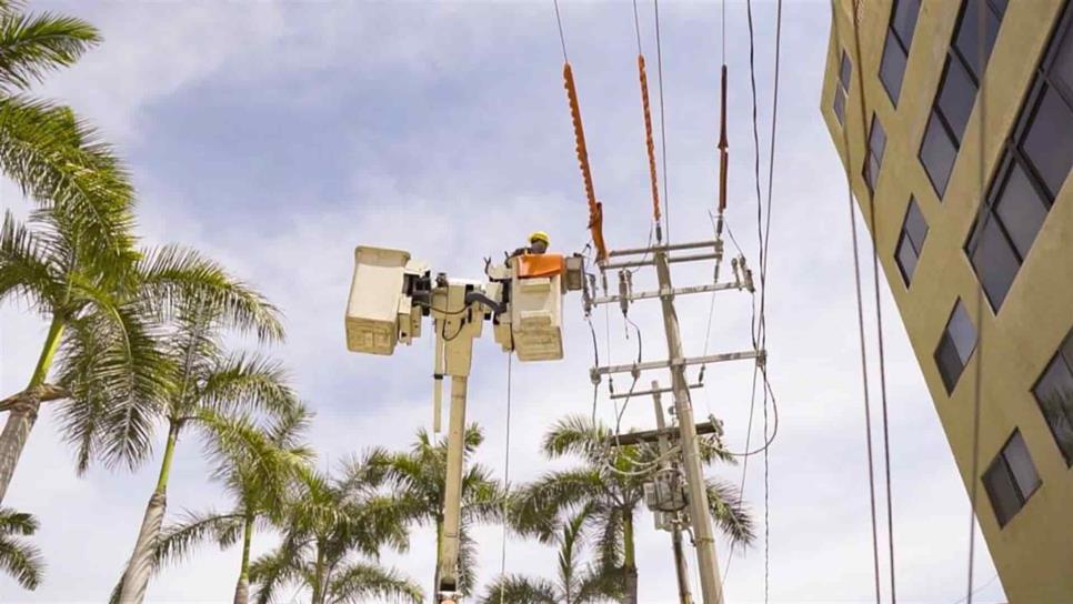 Restablece CFE servicio afectado por tormenta eléctrica en Sinaloa
