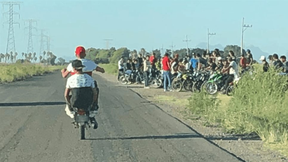 Jóvenes organizan carreras clandestinas de moto entre Ahome y El Fuerte