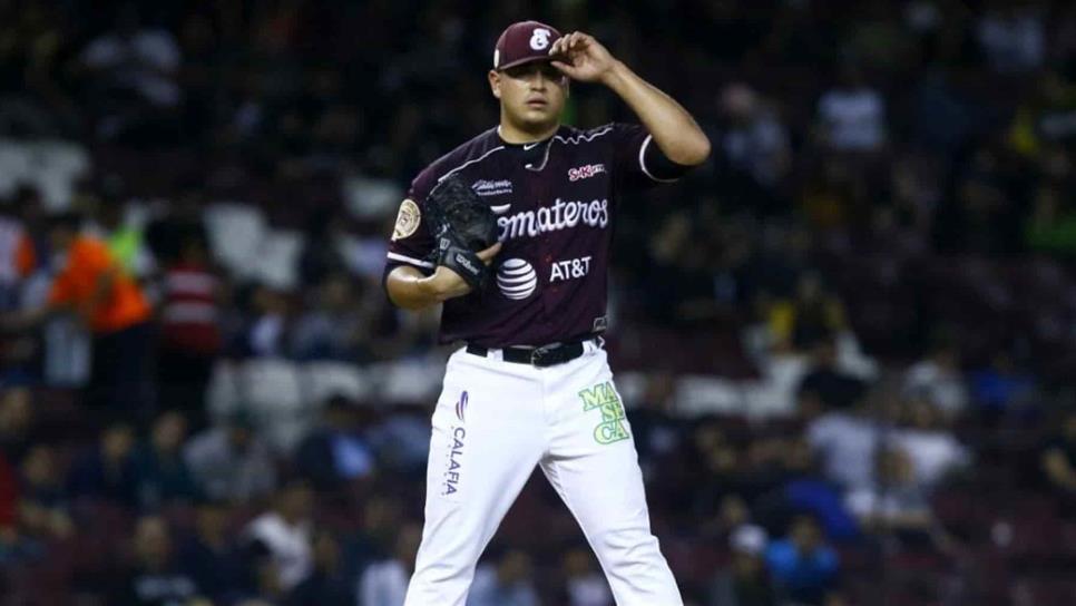Manny Bañuelos firma para el beisbol de Taiwán