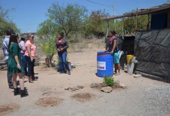 Entrega JAPAMA tambores de 200 litros a familias de Goros Viejo