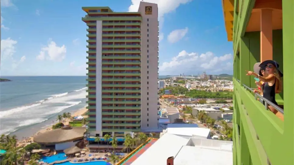 Confían hoteleros en turismo nacional para reactivar economía
