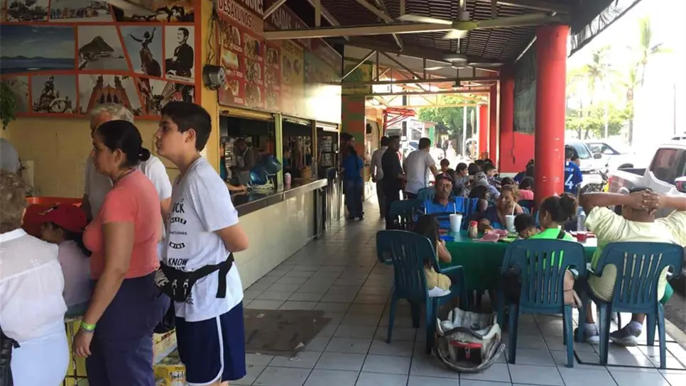 Esperan restauranteros reapertura de hoteles para que repunten ventas