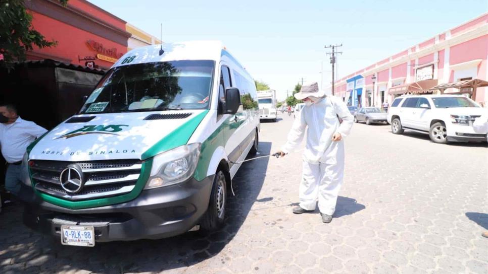 Sanitizan vehículos de transporte público en El Fuerte