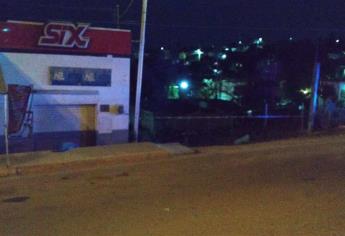 Asesinan a balazos a hombre cuando cerraba expendio, al sur de Culiacán
