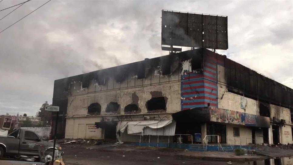 Sofocan incendio en dulcería tras casi 20 horas de incansable labor de bomberos