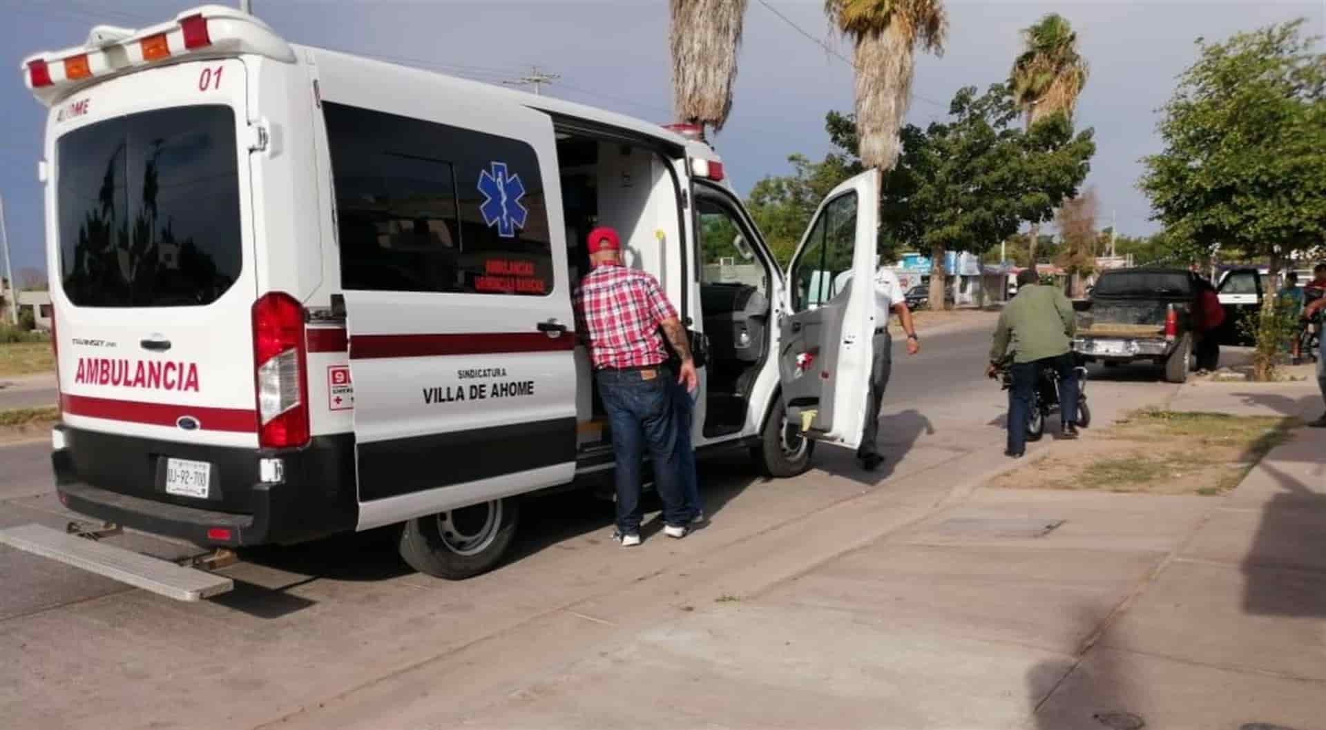 Una mujer y su niña lesionadas al caer de motocicleta