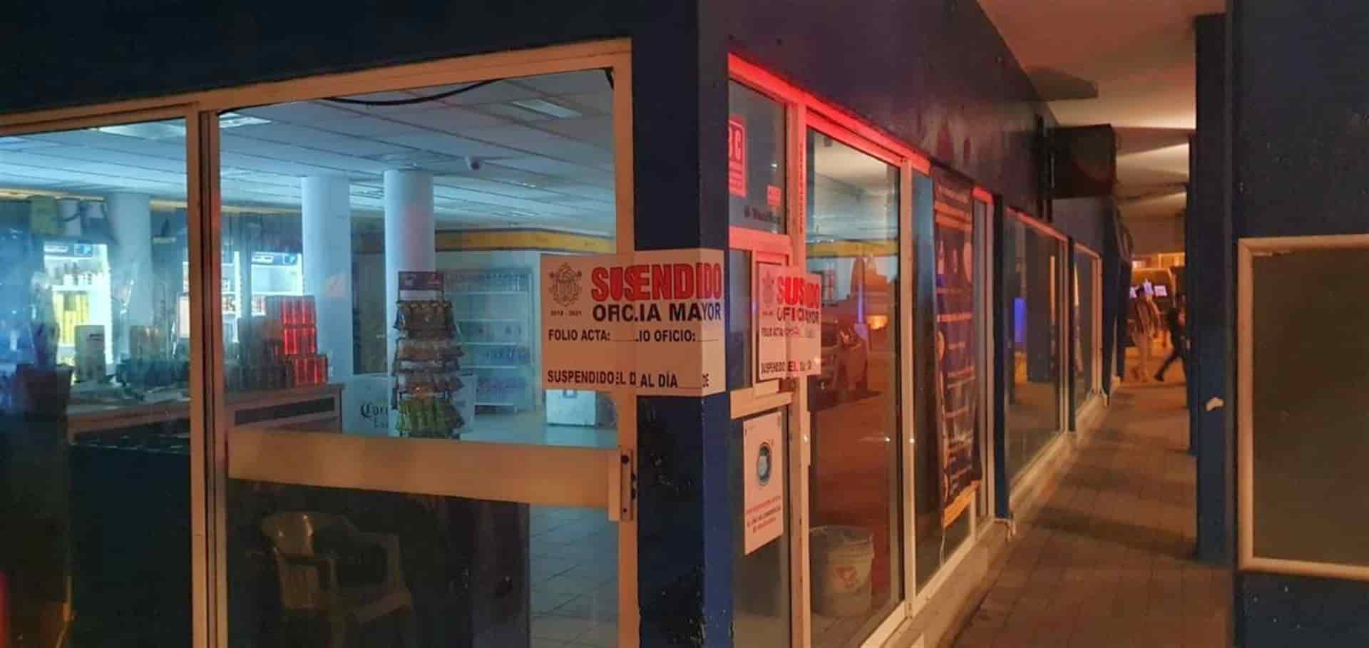 Sancionan a negocios por aglomeración de clientes en Mazatlán