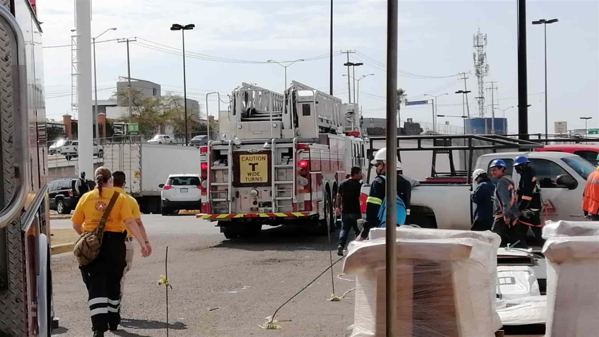 Explota transformador en supermercado de Culiacán y deja un lesionado