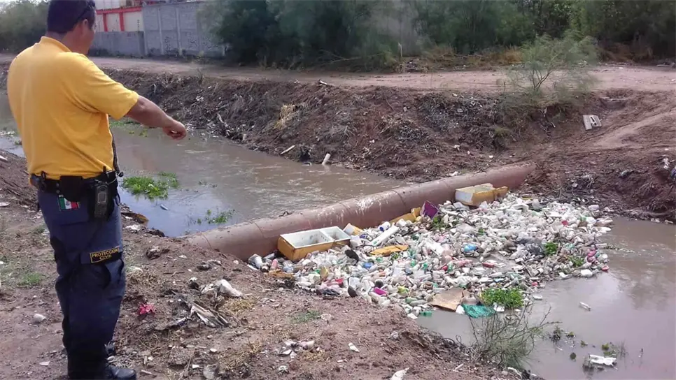 Exhorta Servicios Públicos de Ahome a evitar tirar basura a los drenes