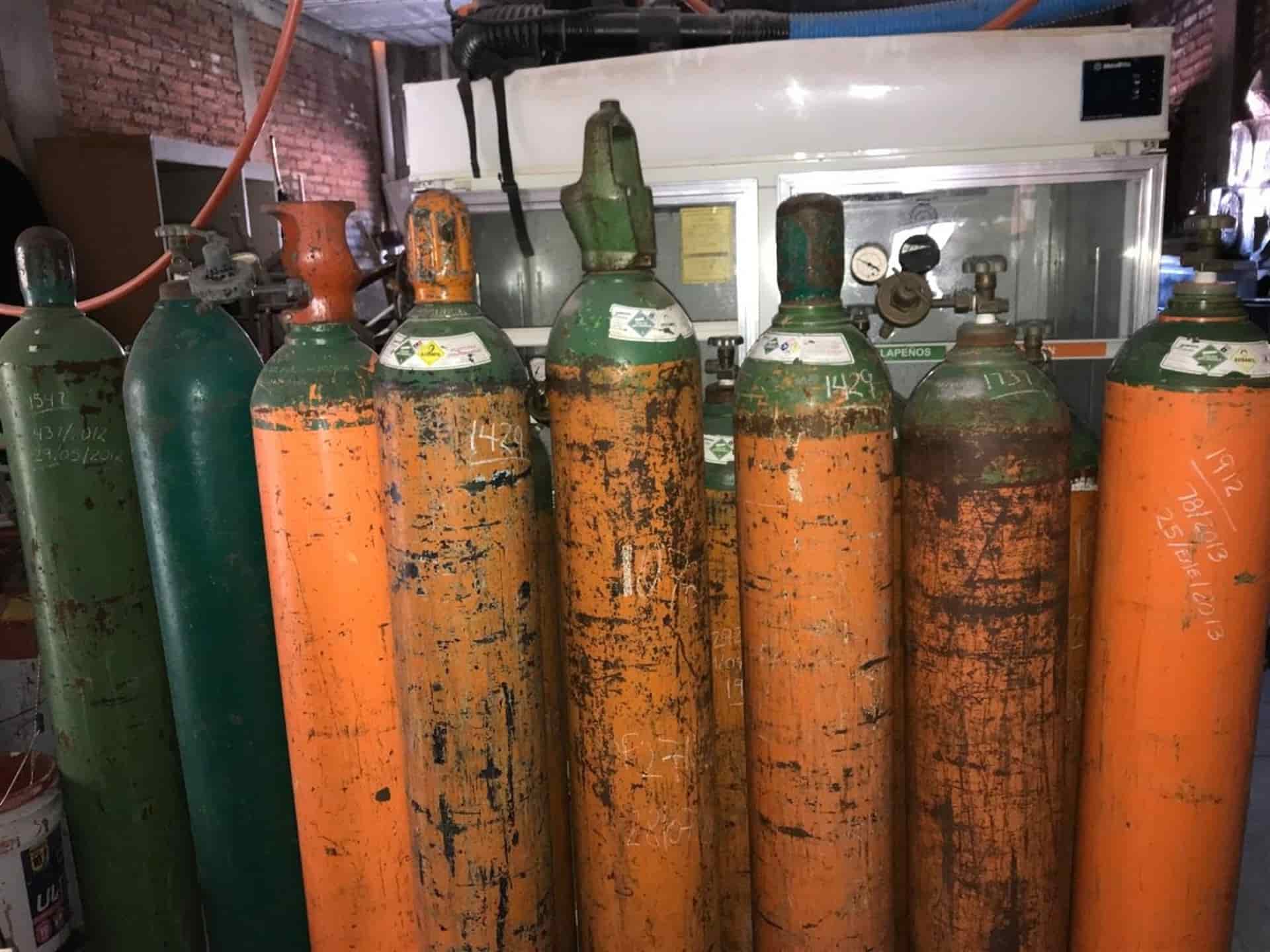 Familias, en su desesperación, usan tanques de oxígeno industriales: PC