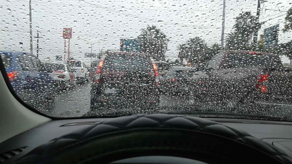 Reportan encharcamientos menores tras lluvias en Mazatlán