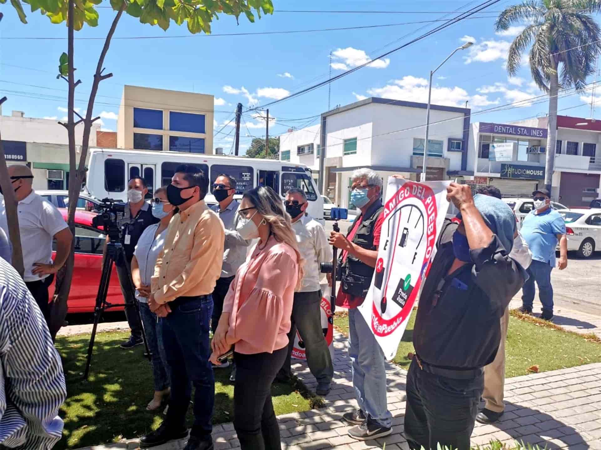 Con manifestación exigen baje precio de gasolina en Ahome