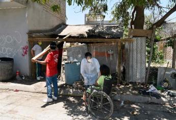 Le llevan una despensa y detectan que vivía en situación de riesgo