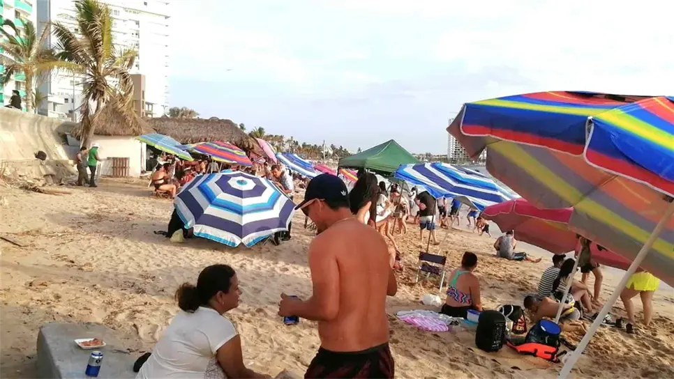 Suspenden acceso a casi todas las playas de Mazatlán
