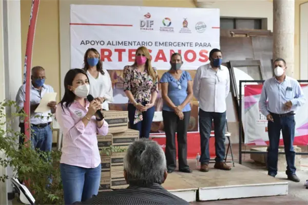 Artesanos de comunidades indígenas de El Fuerte reciben despensas Artesanos de comunidades indígenas de El Fuerte reciben despensas