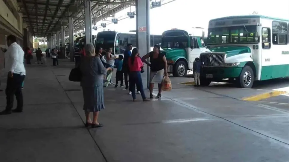 ?Pueden bajar al pasajero que se rehúse a usar cubrebocas en autobuses: SSA