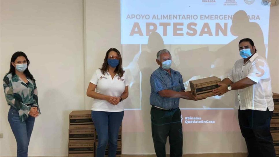 Entregan apoyo alimentario emergente a artesanos de Escuinapa