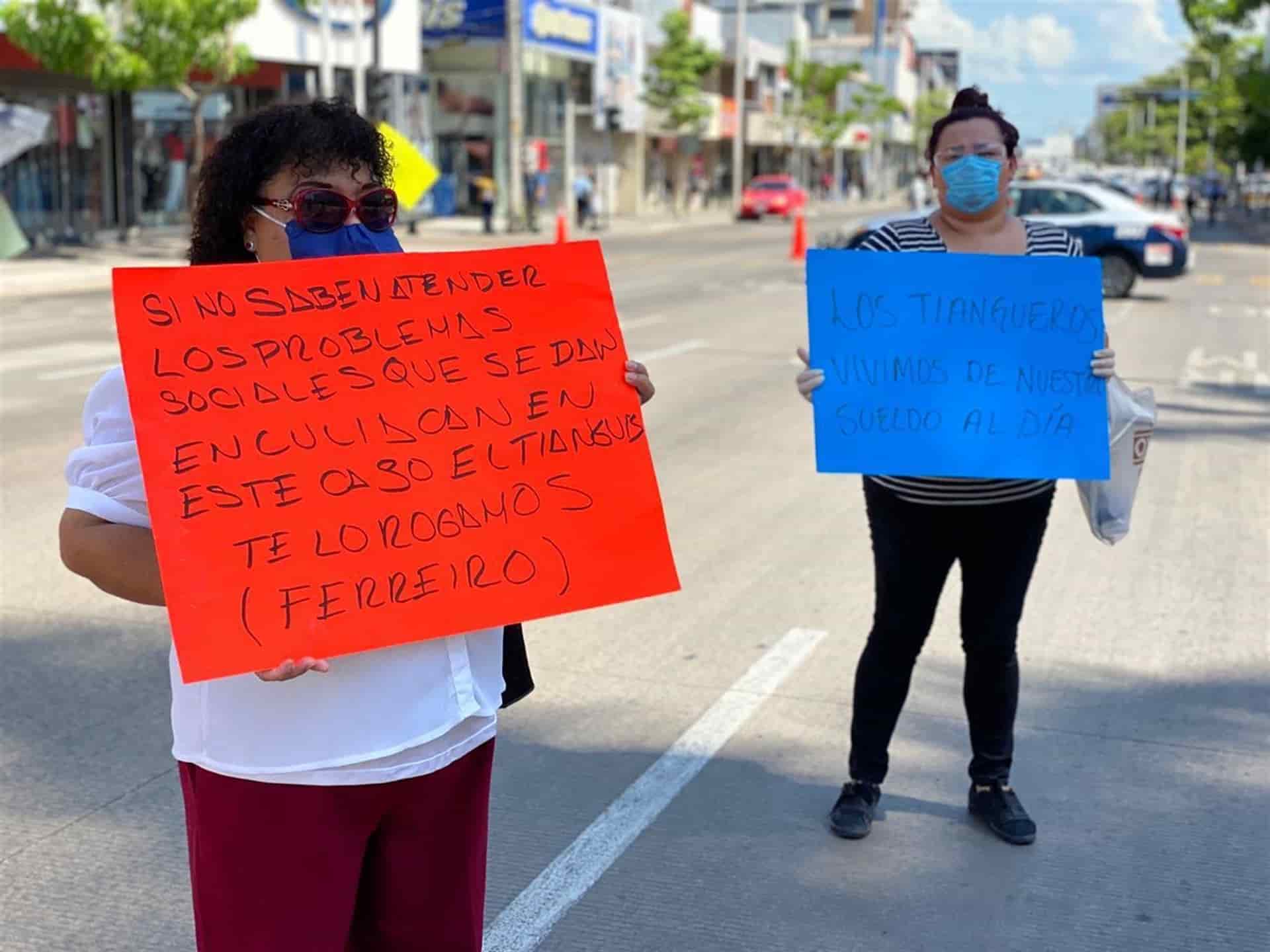 Tras retirarles el permiso, tiangueros de Culiacán se manifiestan