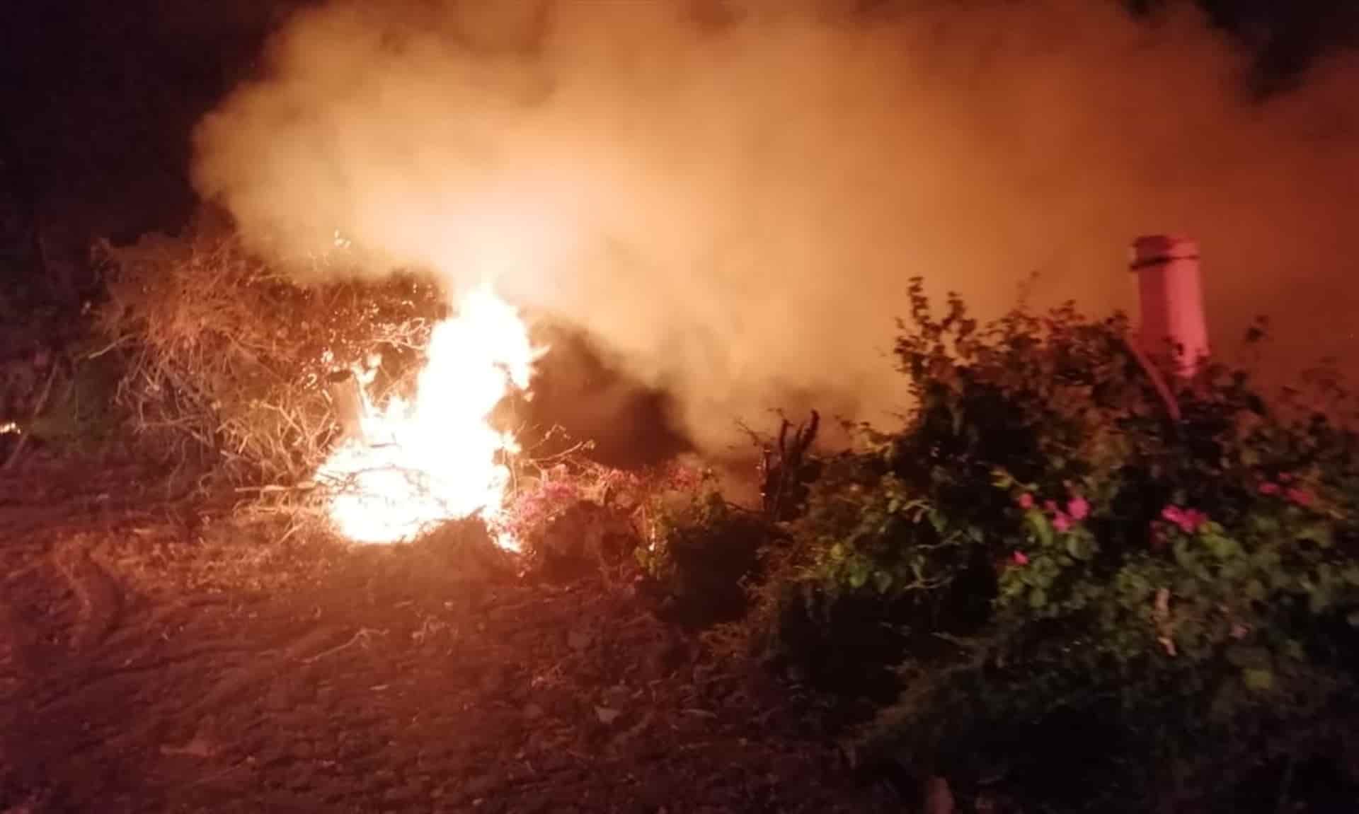 Incendio cerca del aeropuerto de Los Mochis moviliza a bomberos