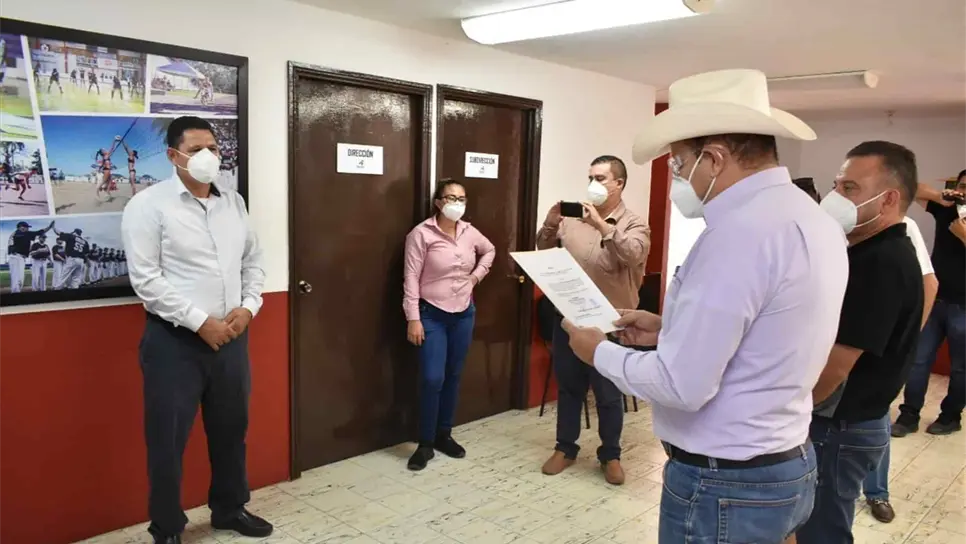 Fredi Peñuelas Pineda rinde protestacomo nuevo director del IMUDEG