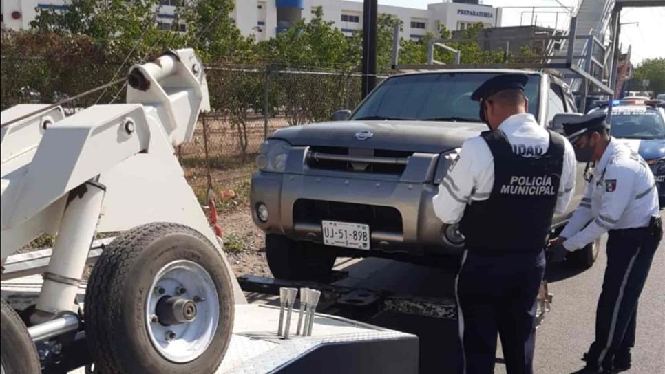 Aseguran camioneta por tirar papelitos” en Culiacán