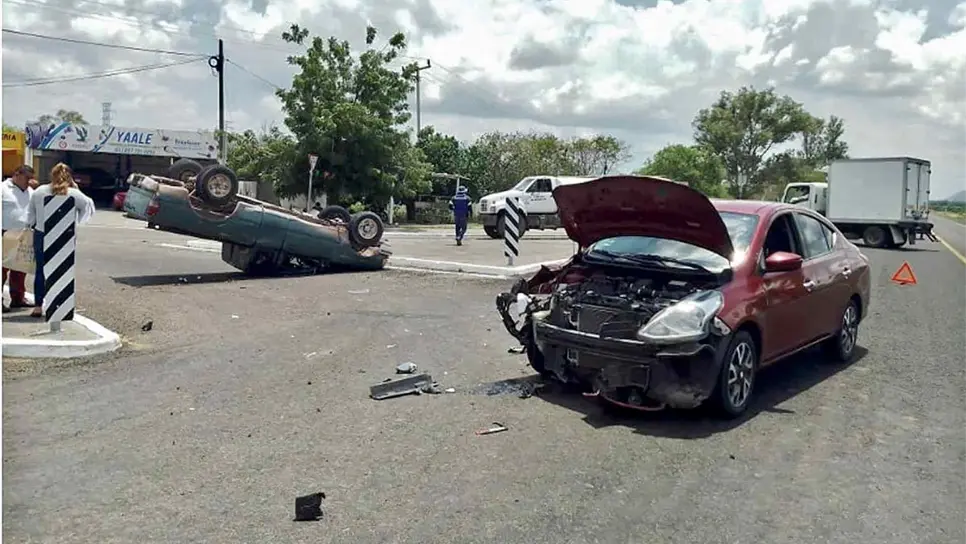 Una mujer lesionada tras choque en Pericos, Mocorito