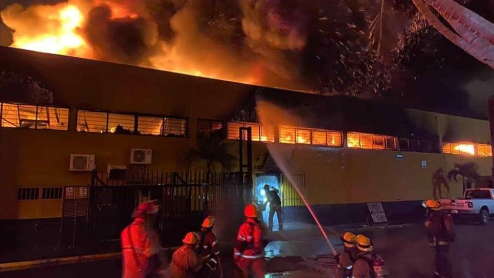 Se incendia bodega de llantas en Mazatlán