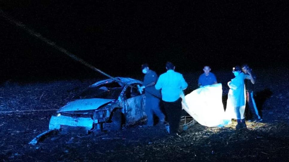 Volcadura sobre la carretera Navolato-Altata deja un muerto y un lesionado
