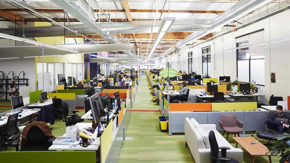 Empleados de Google regresarán a trabajar a la oficina hasta julio de 2021