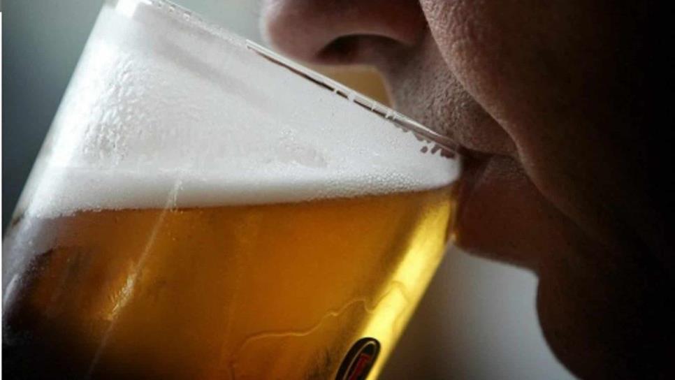 Propone Morena aumentar impuestos a refrescos, cigarros, cerveza y comida chatarra