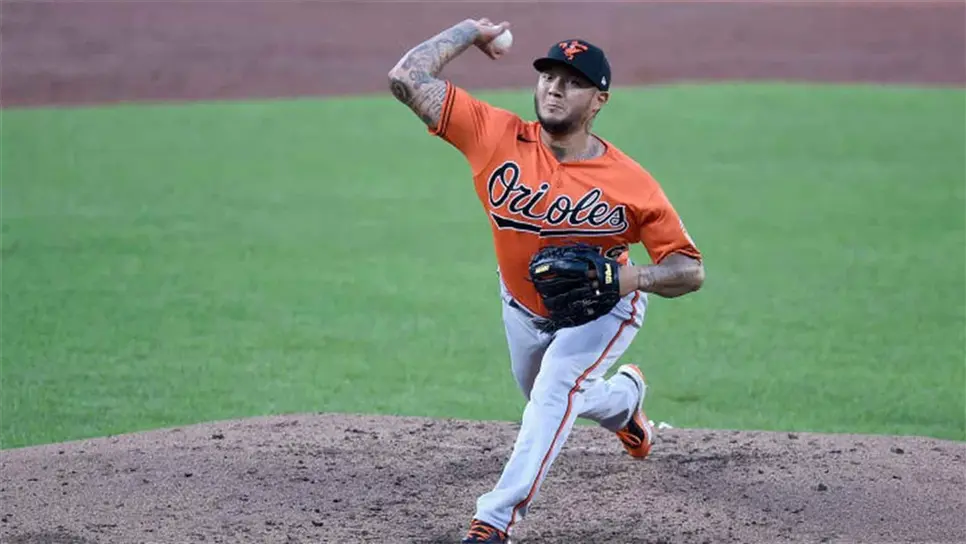 Se mexicanizan los Astros, llega Héctor Velázquez
