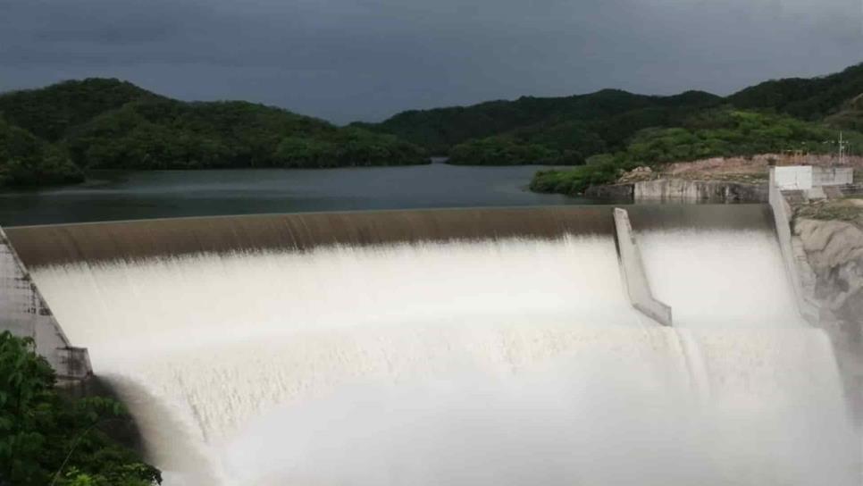 Reportan vertimiento de la presa Picachos por aumento del cauce en el río Presidio