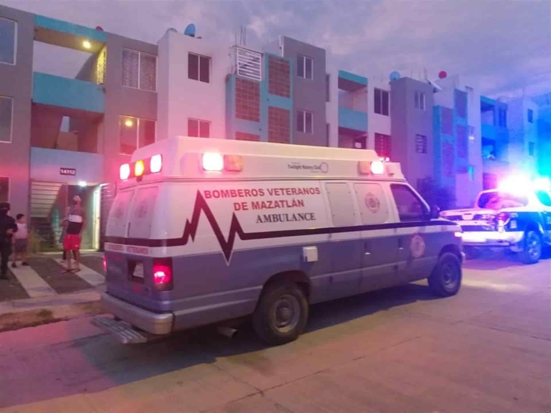 Tras discusión, hombre lanza a su pareja del tercer piso en Mazatlán