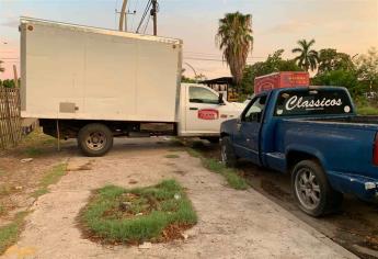 Acusan vecinos del Centro en Los Mochis obstrucción de banquetas por taller mecánico