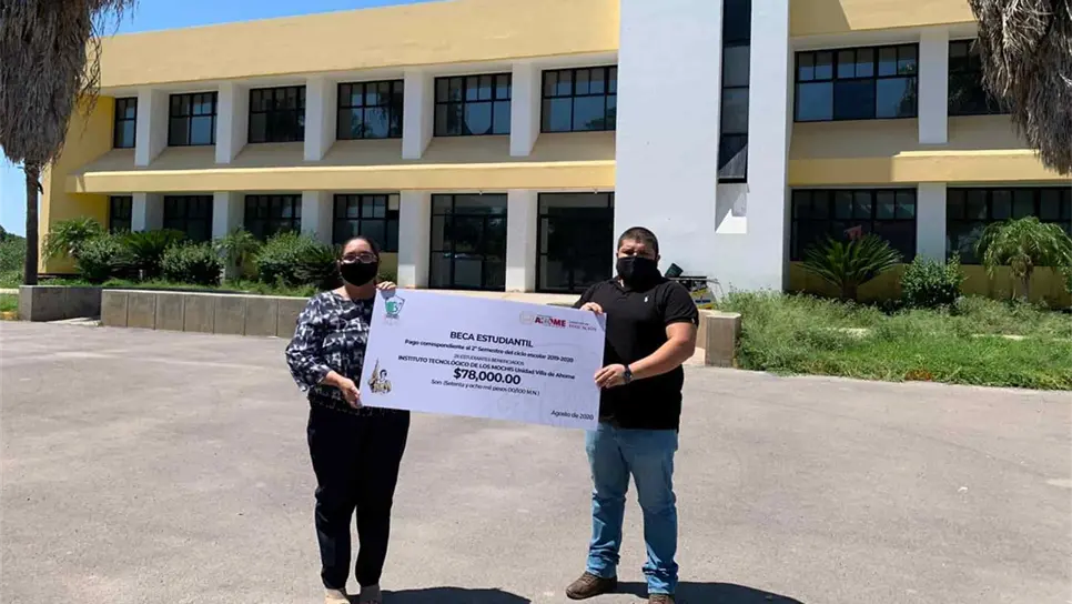 Entrega Ayuntamiento de Ahome becas a estudiantes universitarios