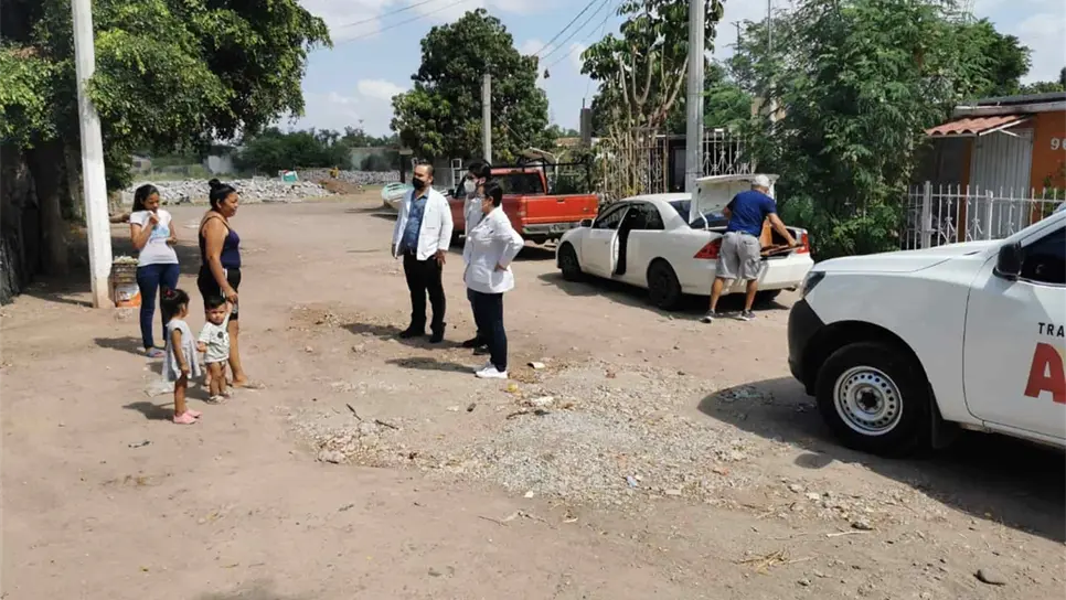 Salud Ahome lleva “minibrigada médica” a la Siglo XXI
