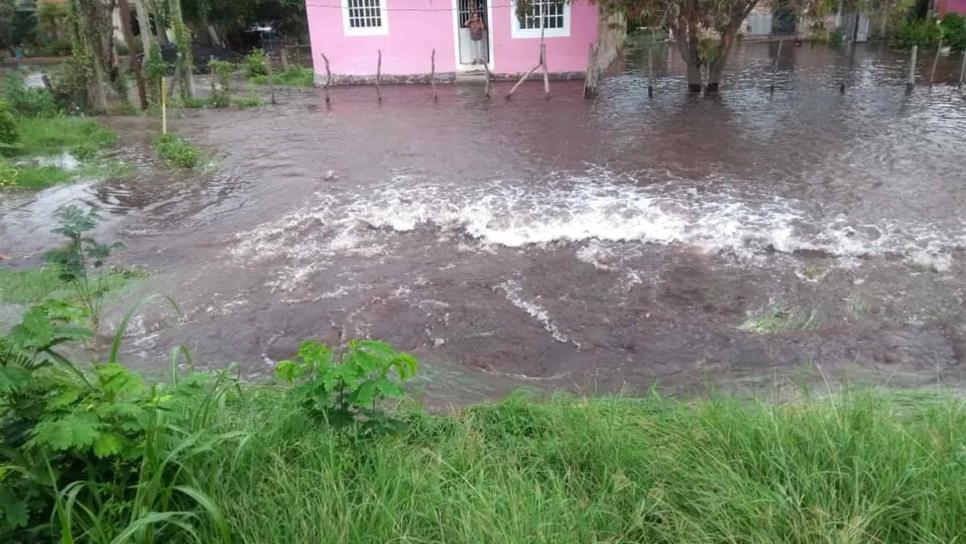 Reducen suministro de agua en Mazatlán tras romperse tubería en El Zapote