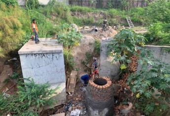 Reconstruye Jumapam pozo de visita del Colector Burócrata